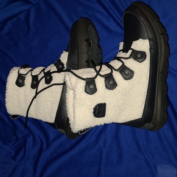 Sorel Boots - Picture 6 of 17
